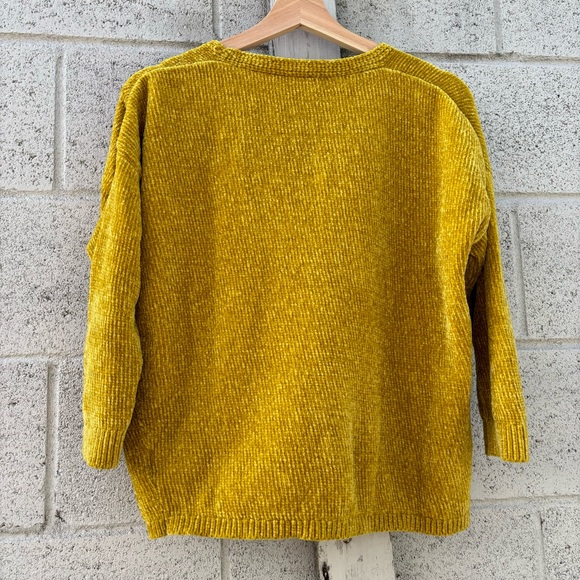 Express Gold Sweater - Picture 4 of 4